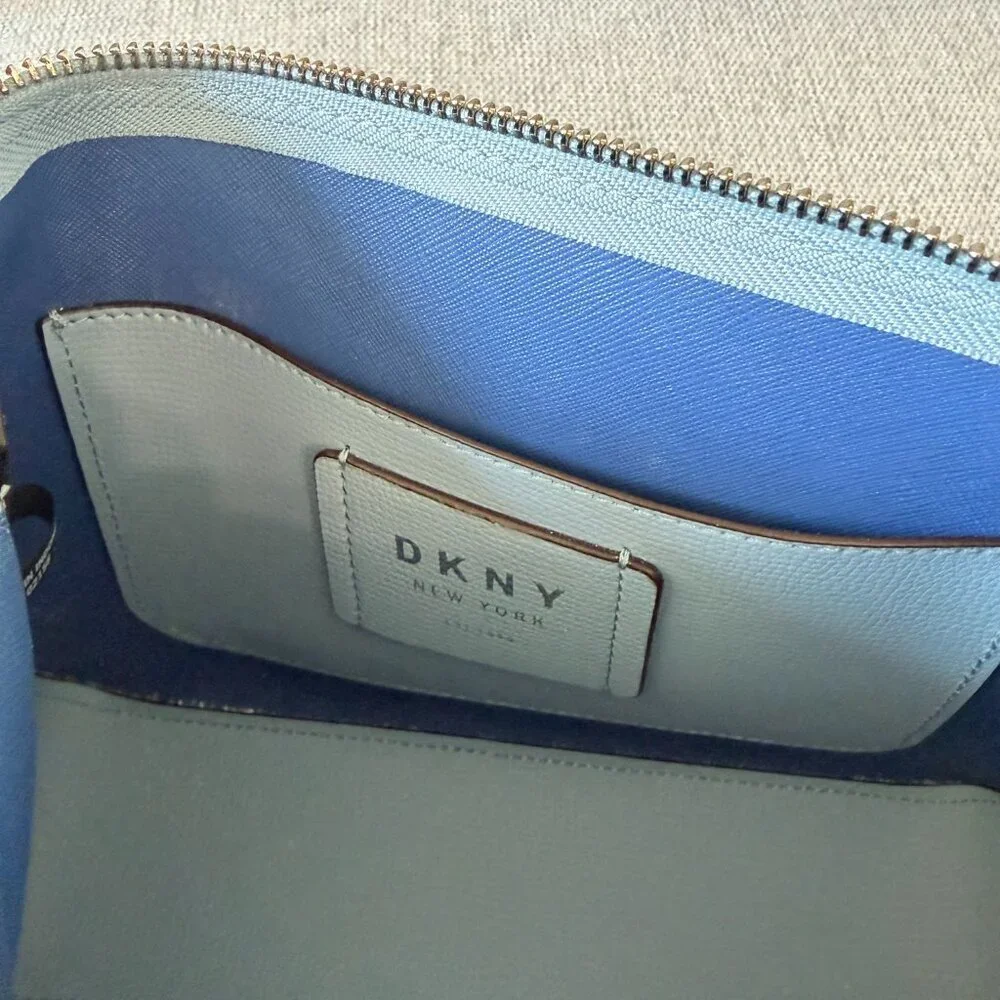 👜✨ DKNY New York Pebbled Leather Crossbody – Light Blue ✨👜 - Picture 6 of 11